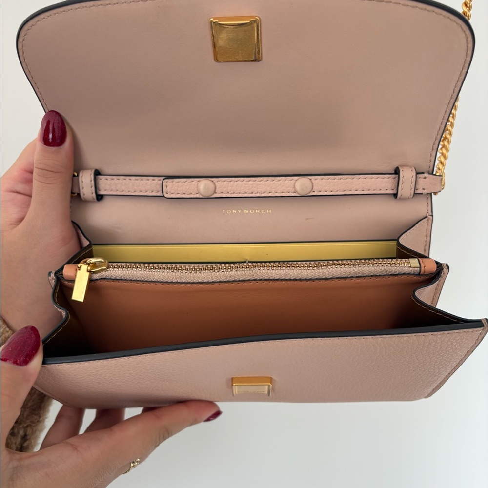 Tory Burch Robinson Wallet Crossbody in Blush - Picture 7 of 11